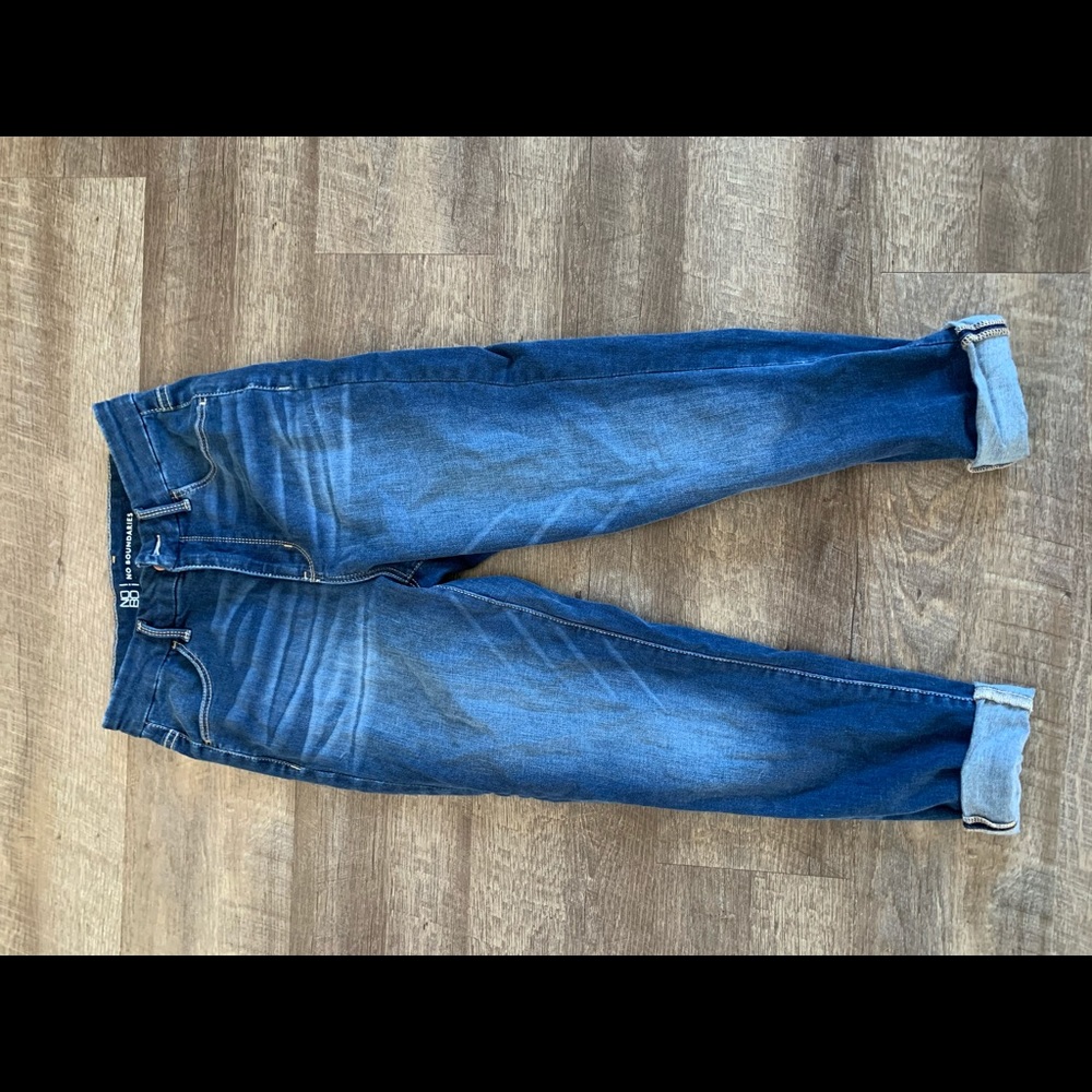 No boundaries JUNIORS size 9 never worn capris